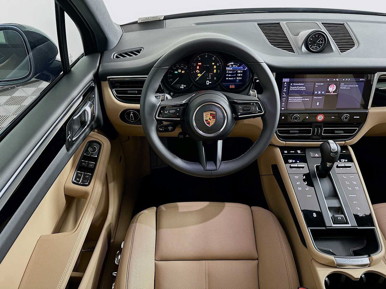 Used 2026 Porsche Macan AWD/4WD image 24