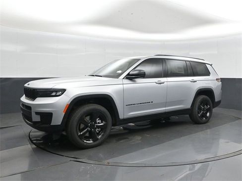 New 2025 Jeep Grand Cherokee L Altitude image 3