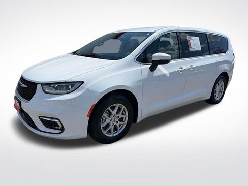 Used 2023 Chrysler Pacifica Touring-L FWD image 1
