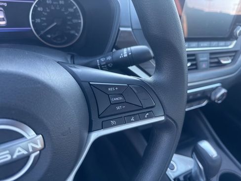 Used 2025 Nissan Altima 2.5 SV image 16