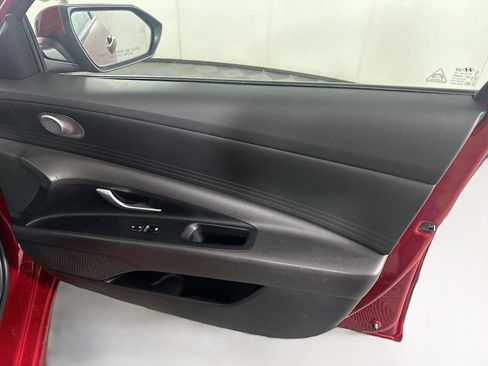 Used 2024 Hyundai Elantra SEL image 31