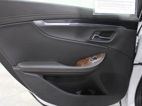 Used 2014 Chevrolet Impala LT w/ Convenience Package image 23