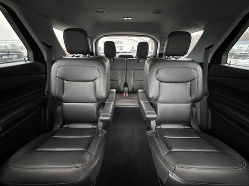 Used 2022 Ford Explorer XLT w/ Equipment Group 202A image 16