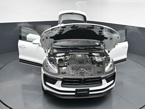 Certified 2023 Porsche Macan S AWD/4WD image 28