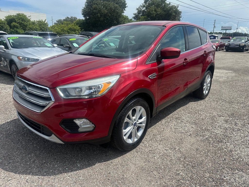 Used 2017 Ford Escape SE FWD image 1