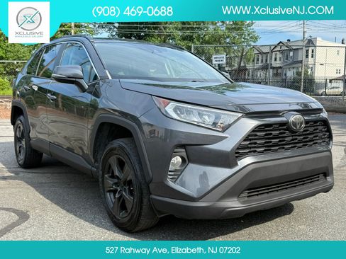 Used 2019 Toyota RAV4 XLE FWD image 5