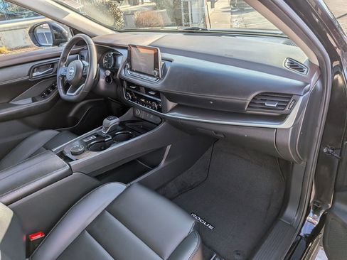 Used 2023 Nissan Rogue SV w/ SV Premium B Package image 35