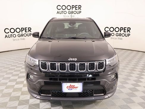 Used 2025 Jeep Compass Latitude image 9
