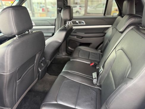 Used 2017 Ford Explorer XLT w/ Equipment Group 202A image 10