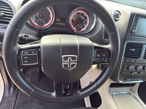 Used 2017 Dodge Grand Caravan SXT image 16