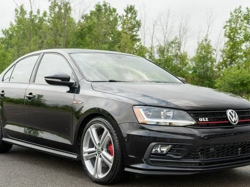 Used 2017 Volkswagen Jetta GLI FWD image 4