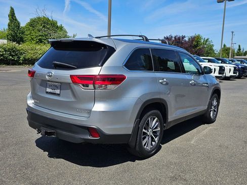 Used 2019 Toyota Highlander XLE AWD/4WD image 7