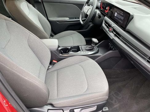 Used 2025 Kia K4 FWD image 19