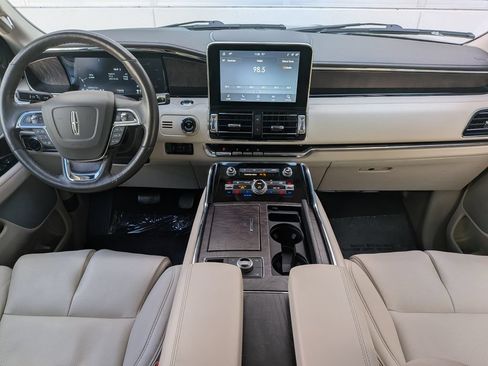 Certified 2021 Lincoln Navigator Reserve w/ Luxury Package AWD/4WD image 17