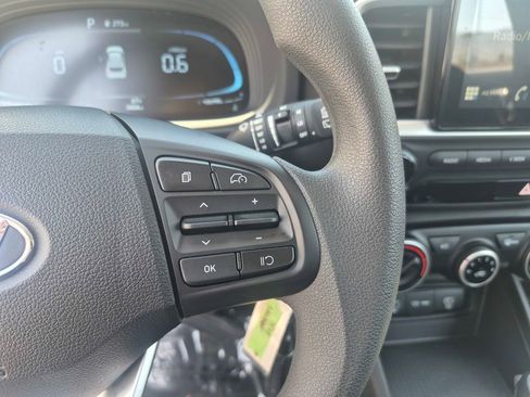Used 2026 Hyundai Venue SE FWD image 14