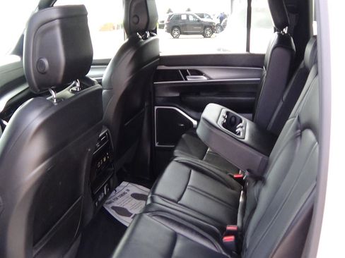 Certified 2025 Jeep Wagoneer L 4WD image 11