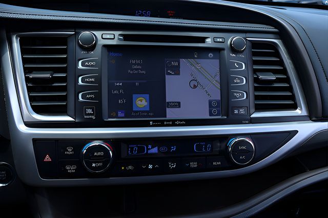 Used 2018 Toyota Highlander Limited Platinum AWD/4WD image 24