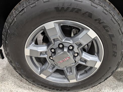 Used 2025 GMC Sierra 3500 SLT w/ SLT Premium Package image 11