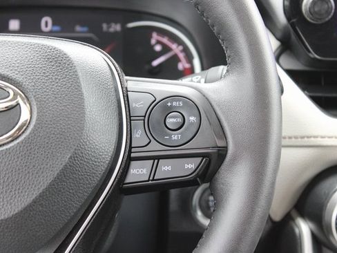 Used 2023 Toyota RAV4 XLE Premium image 28