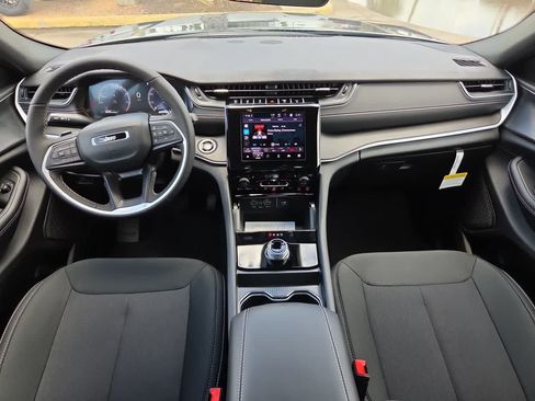 New 2026 Jeep Grand Cherokee L 2WD image 18