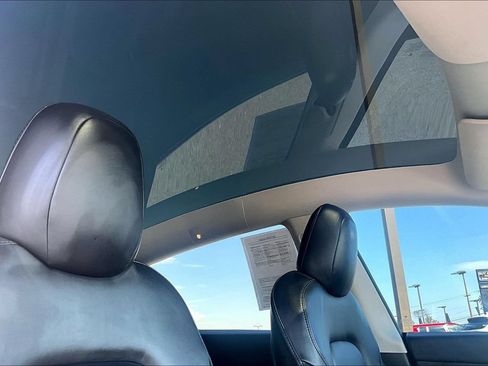 Used 2021 Tesla Model Y Long Range AWD/4WD image 22