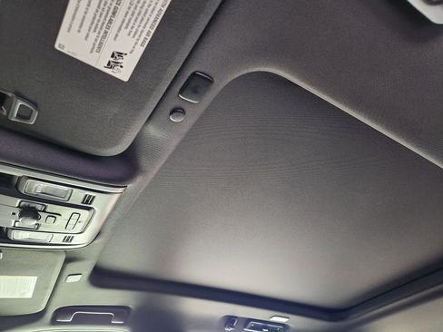 Used 2021 Chevrolet Tahoe High Country w/ Premium Package image 25