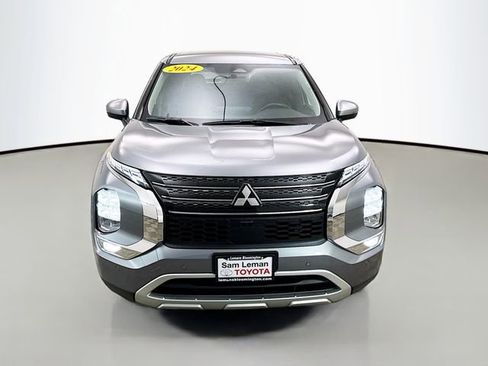 Used 2024 Mitsubishi Outlander SE Black Edition image 2