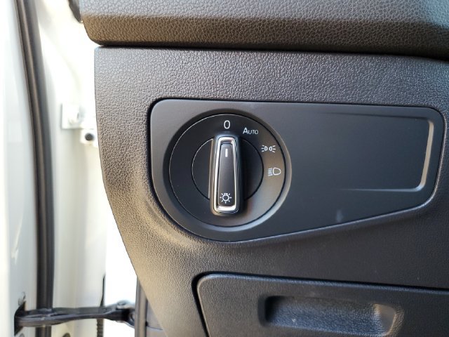 Certified 2023 Volkswagen Tiguan SE R-Line FWD image 34