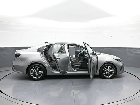 Used 2022 Kia Forte LXS w/ LXS Technology Package FWD image 40