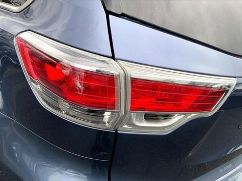 Used 2014 Toyota Highlander LE image 24
