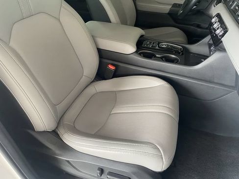 Certified 2025 Honda Pilot EX-L image 9