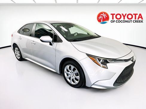 Used 2022 Toyota Corolla LE FWD image 1