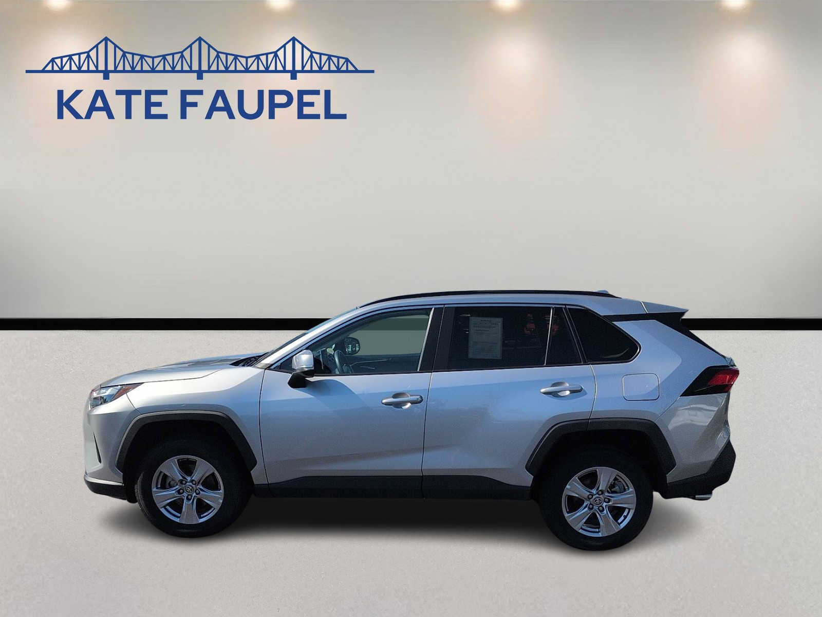 Used 2024 Toyota RAV4 XLE FWD image 4