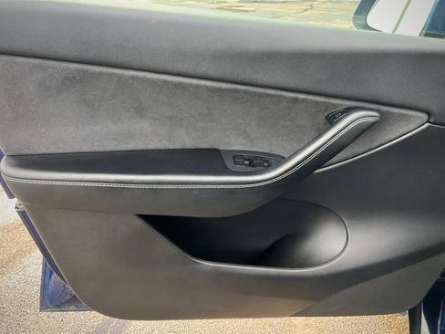 Used 2021 Tesla Model Y Long Range image 34