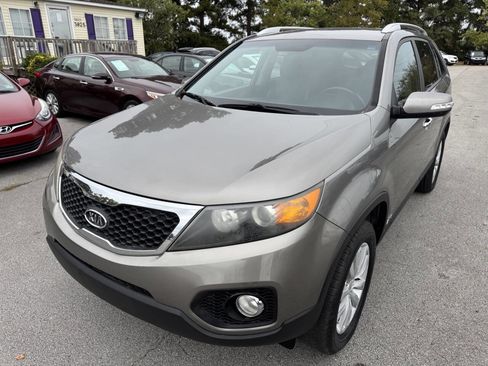 Used 2011 Kia Sorento EX image 2