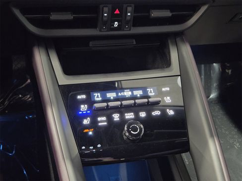 Used 2025 Porsche Macan Electric image 21