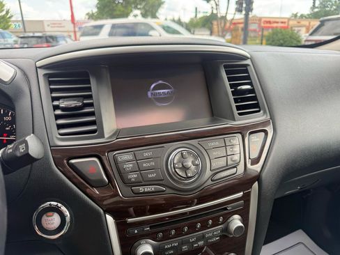 Used 2015 Nissan Pathfinder Platinum AWD/4WD image 23