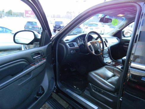 Used 2014 Cadillac Escalade Premium image 17