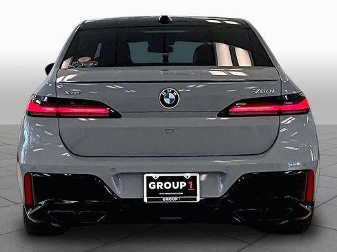 Used 2024 BMW 760i xDrive w/ Executive Package AWD/4WD image 4