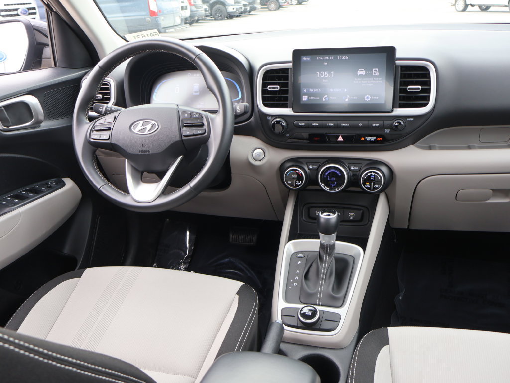Used 2025 Hyundai Venue SEL FWD image 12