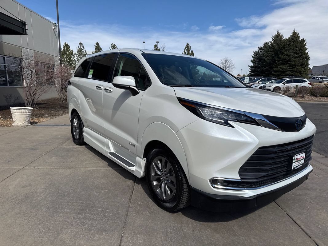 Used 2021 Toyota Sienna XLE AWD/4WD image 10