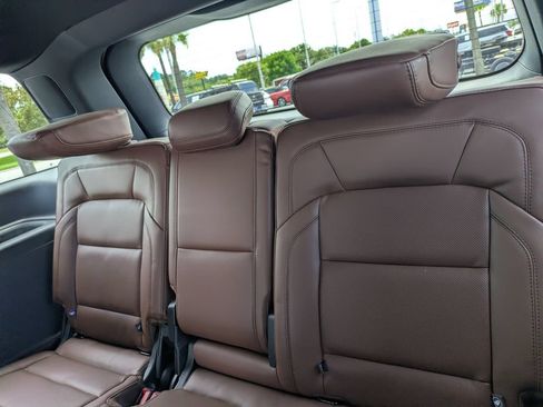 Used 2025 Lincoln Navigator Reserve AWD/4WD image 19