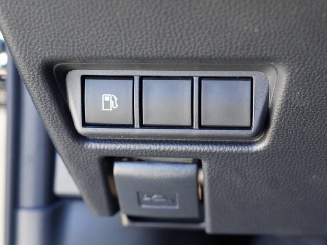 Certified 2025 Toyota Prius LE FWD image 17