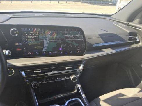 Used 2026 Chevrolet Traverse LT w/ Driver Confidence Package FWD image 5