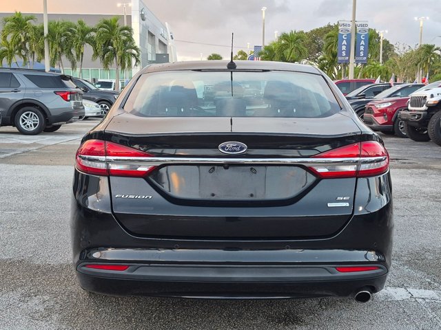 Used 2018 Ford Fusion SE w/ Fusion SE Technology Package FWD image 6