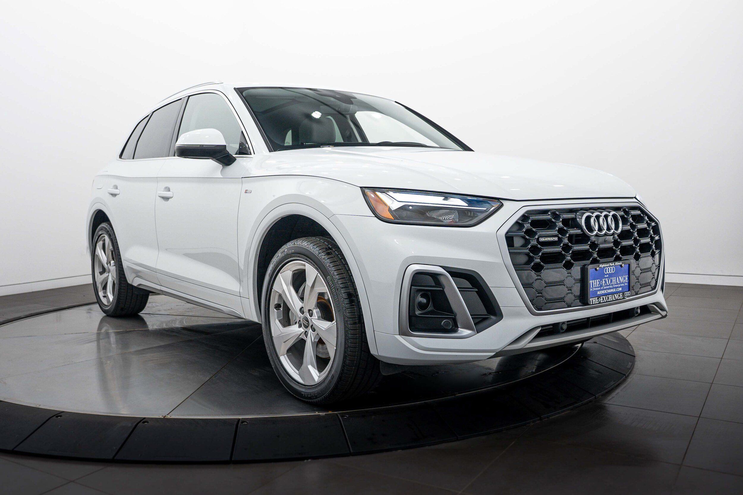 Used 2022 Audi Q5 2.0T Premium Plus w/ Premium Plus Package AWD/4WD image 2