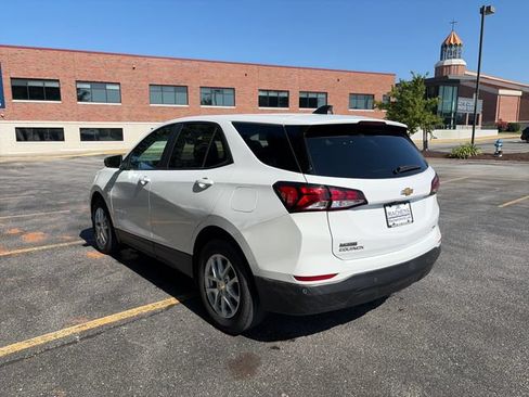 Used 2023 Chevrolet Equinox LS w/ Driver Confidence II Package AWD/4WD image 3