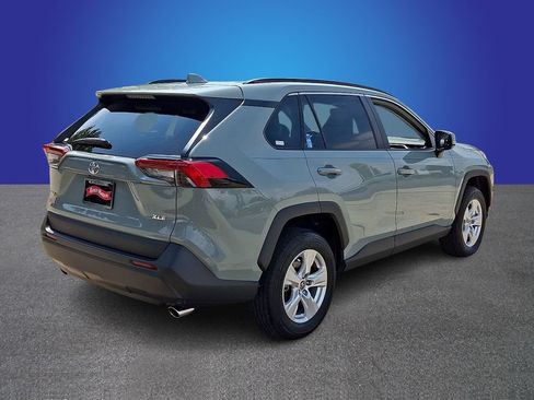Used 2021 Toyota RAV4 XLE w/ Convenience Package FWD image 4