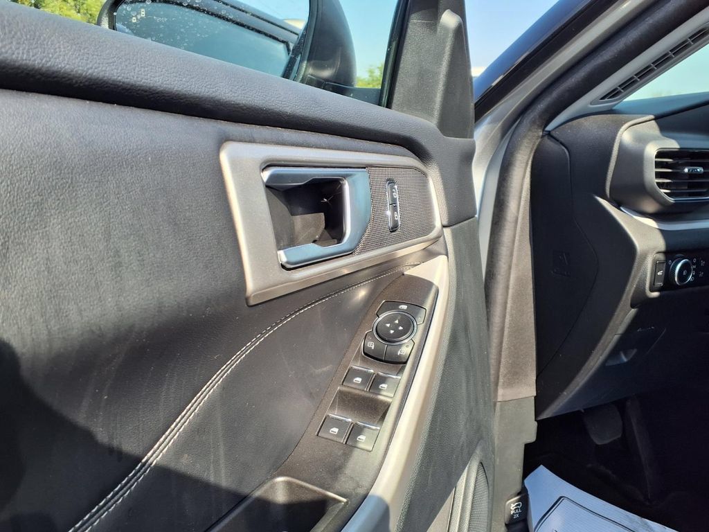 Used 2024 Ford Explorer XLT w/ Equipment Group 202A AWD/4WD image 14