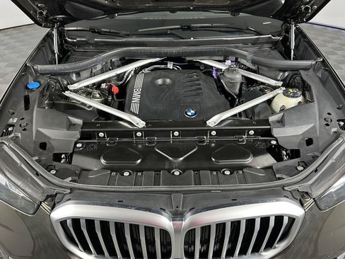 Used 2024 BMW X5 xDrive40i w/ Premium Package AWD/4WD image 4